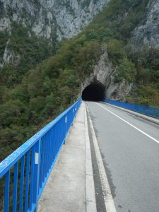 06 Czarnogorskie tunele drążone w luitej skale